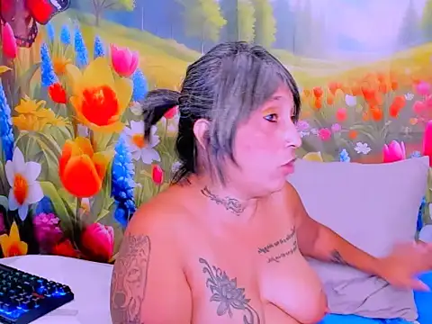 indianroxy's Live XXX Chat