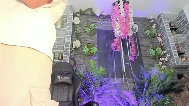 Rpoolrboy's Live XXX Chat