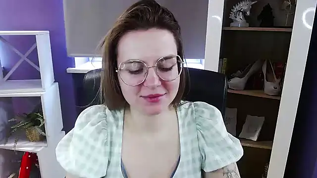 Zoey_Erotic Adlı Modelin Canlı XXX Sohbeti