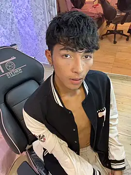 Chat +18 de osamu_tay ao vivo