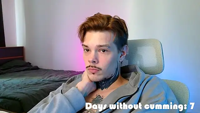 DENIS_HERE: διαδικτυακό σόο υ στην κάμερα