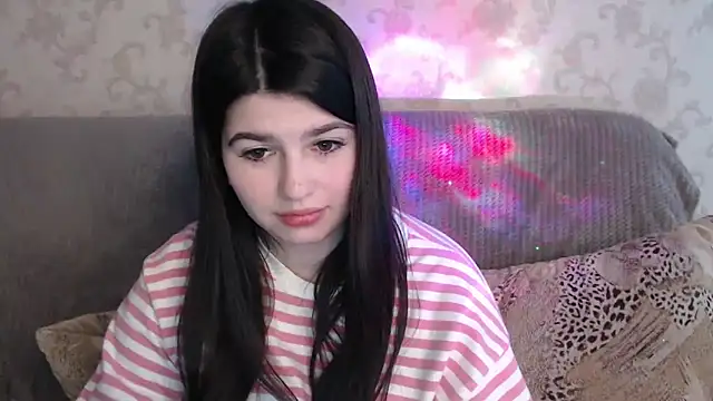 KisaModel's Live XXX Chat