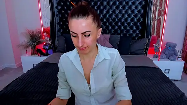 Rebecca_Diamond Chat XXX in diretta