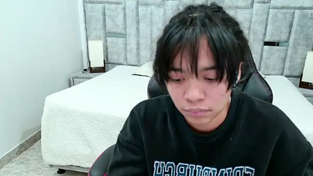 Онлайн чат XXX laureentt_