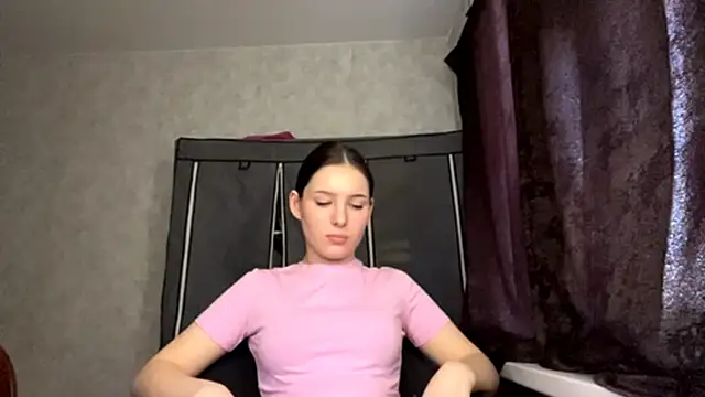 แชท XXX สดของ FoxieFlare