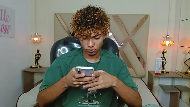 Anyelo_Twink 即時 XXX 聊天