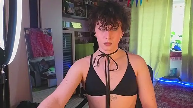 AdrianChill 即時 XXX 聊天