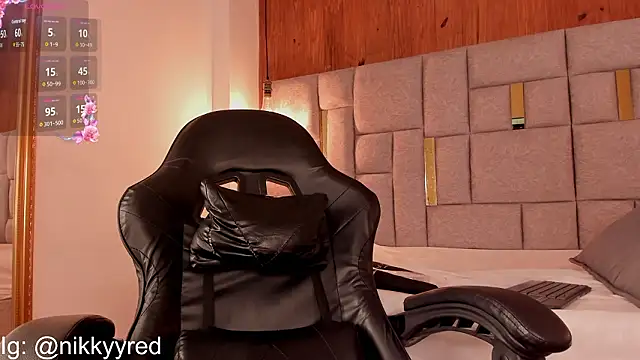 Chatroom XXX en direct de Nikky_Red_
