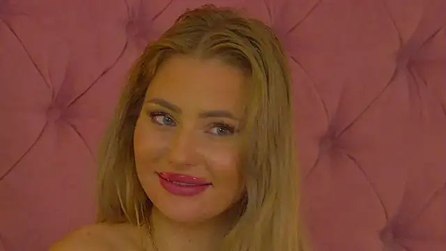 Chatroom XXX en direct de MisshaNight