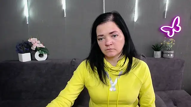 LauraFinn 现场XXX聊天