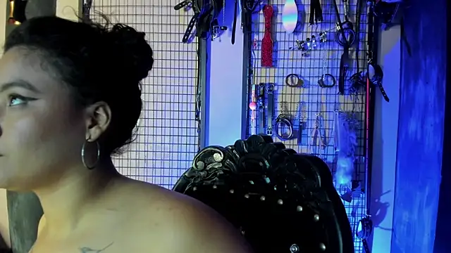 Twisted_Fantasy Adlı Modelin Canlı XXX Sohbeti