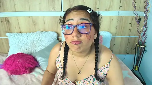 Rapthalia_ Adlı Modelin Canlı XXX Sohbeti