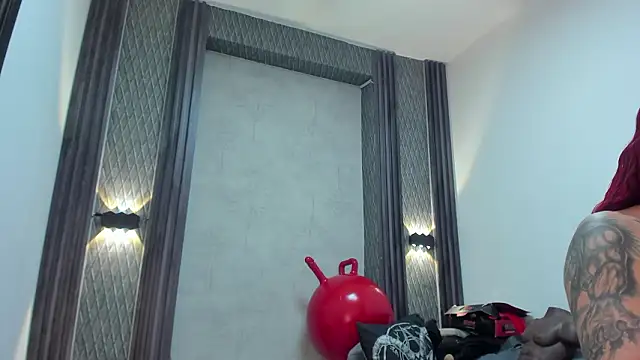 XXX chat uživo modela selene_red_