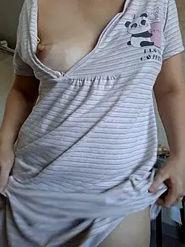 Emi_hot1's Live XXX Chat