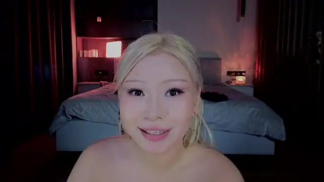 Онлайн чат XXX RileyMee