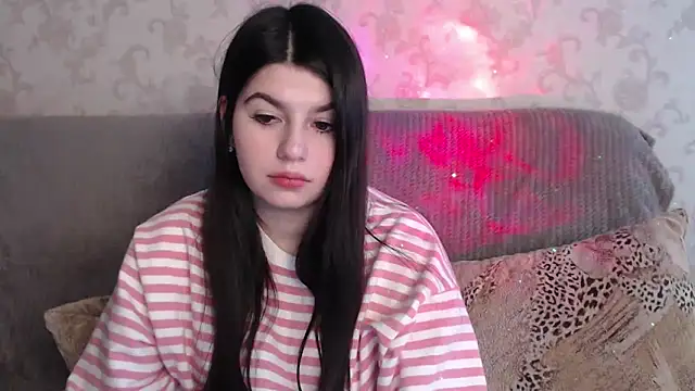 KisaModel: διαδικτυακό σόου στην κάμερα