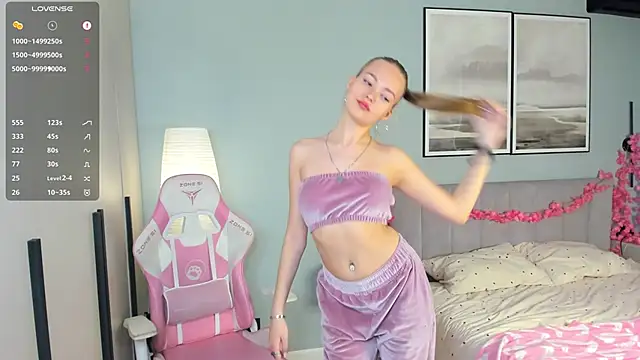 Show modela JacindaBrester na web-kameri