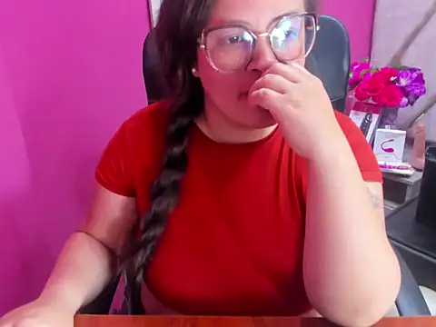 Sarah_Boobs_ Adlı Modelin Canlı XXX Sohbeti