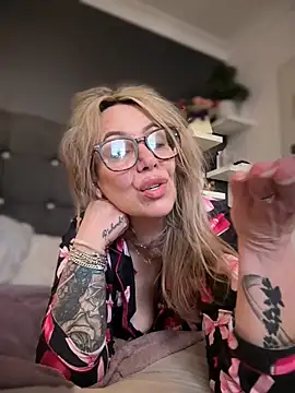 blondebitch2のライブXXXチャット