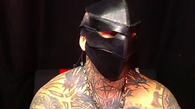 devilWithTats: διαδικτυακό σόου στην κάμερα