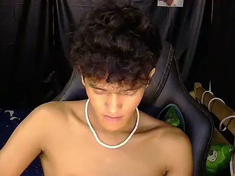 hugekenbigcock 即時 XXX 聊天