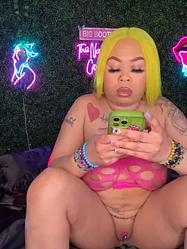 RenaThickAss Show in webcam