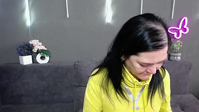 LauraFinnのライブXXXチャット