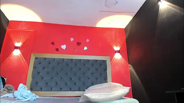 YayaHilton Adlı Modelin Canlı XXX Sohbeti