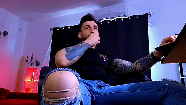 MightyAaron66 Live XXX Chat