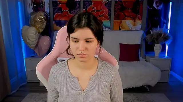 Pertunjukan Kamera Web AnoraDark