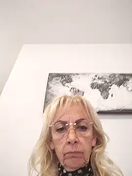 clarabell4 Adlı Modelin Canlı XXX Sohbeti