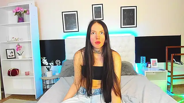 Chatroom XXX en direct de AdrianaCult