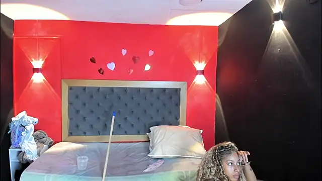 YayaHilton লাইভ XXX চ্যাট