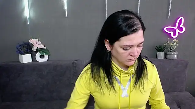 LauraFinn Adlı Modelin Canlı XXX Sohbeti