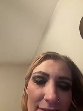 Pokazy przed kamerką – T-MarriedAndMessy-K