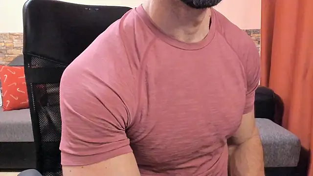 HotHunkTrainer élő XXX-chatje