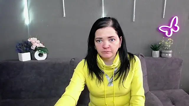 LauraFinn live XXX chat