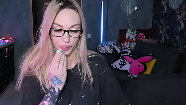 دردشة Blckmirrorr الجنسية المباشرة