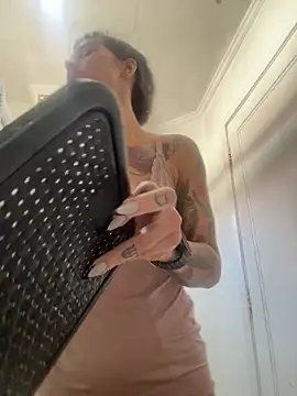 دردشة Nikatsu الجنسية المباشرة