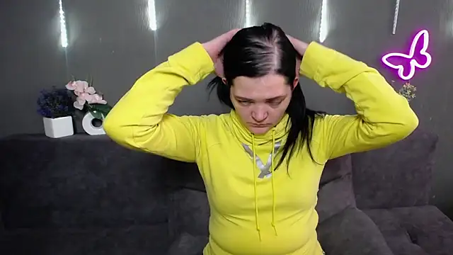 Show modela LauraFinn na web-kameri