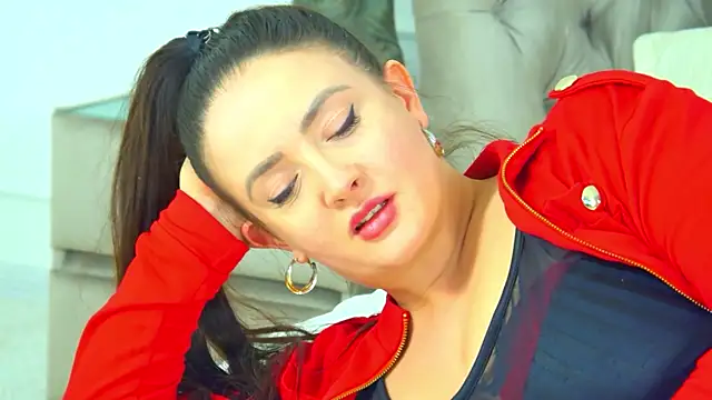 دردشة ElinaBellucci الجنسية المباشرة