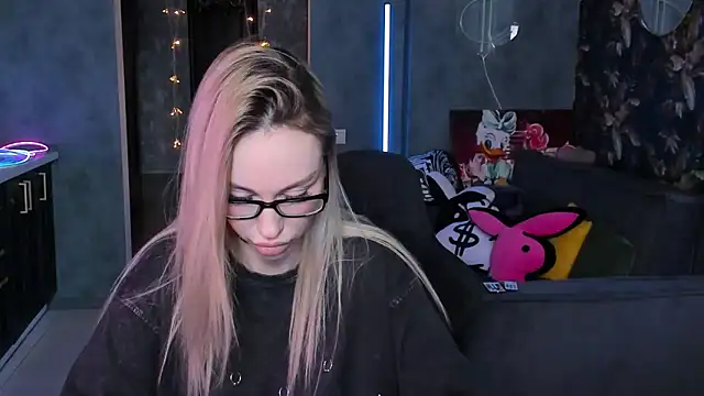 Blckmirrorr's Live XXX Chat