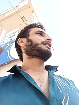 Beinghorny83: διαδικτυακό σόου στην κάμερα