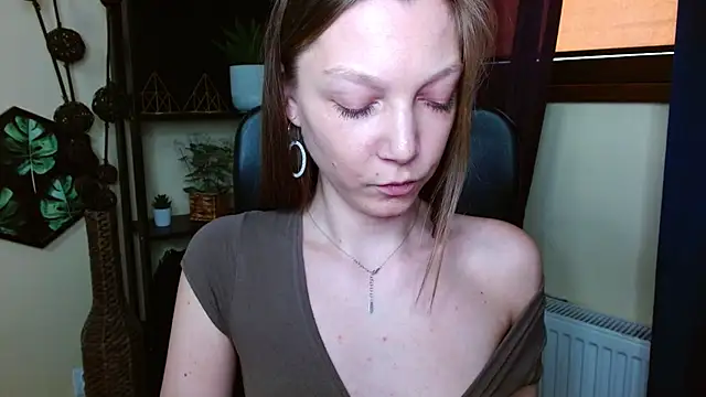 EmillyPlayのライブXXXチャット