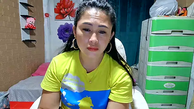 XXX chat uživo modela Filipina_Desire