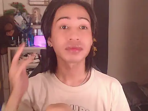 Erin_23 লাইভ XXX চ্যাট