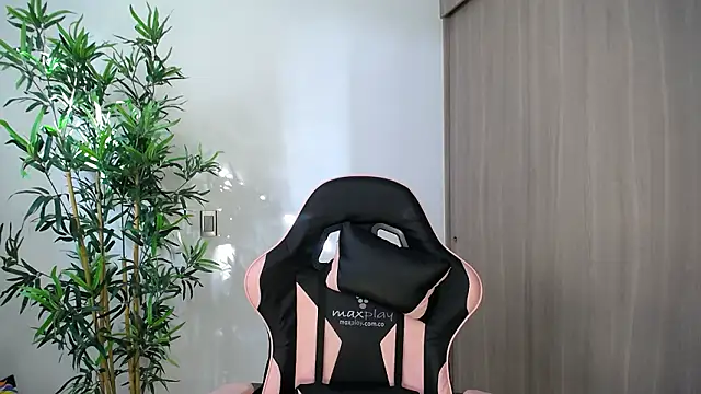 Chat +18 de katie_jane1 ao vivo