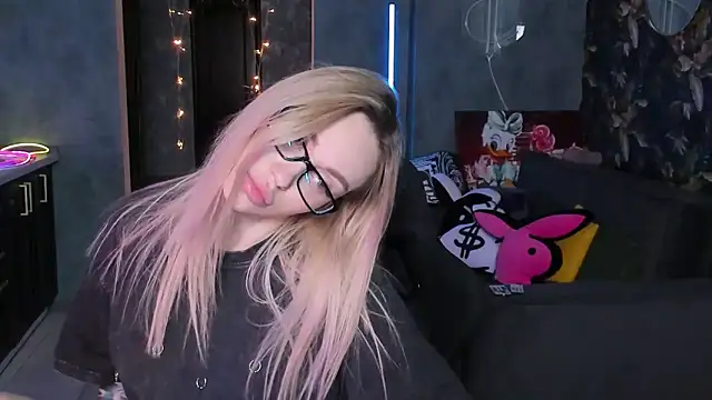 Blckmirrorr Adlı Modelin Canlı XXX Sohbeti