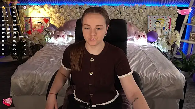 FoxyShy live XXX chat