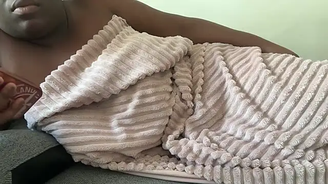 nanaisbackk Show Webcam